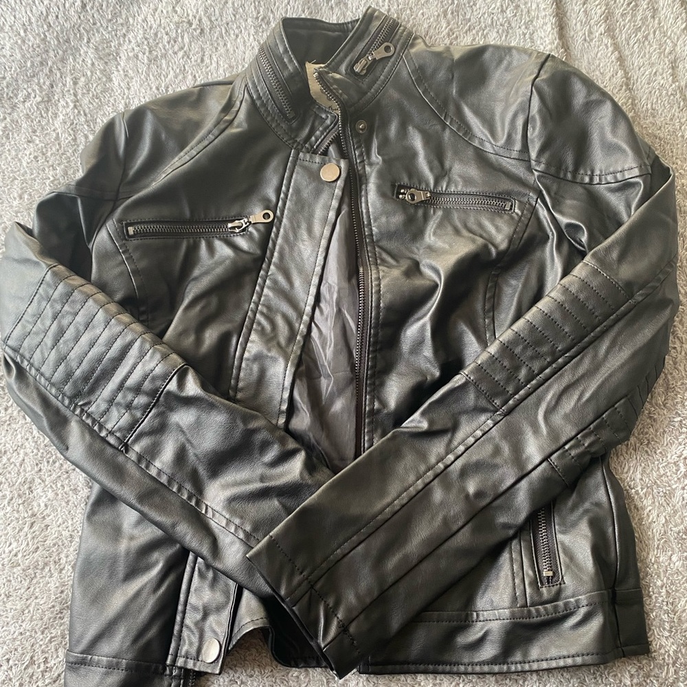 XS black leather jacket